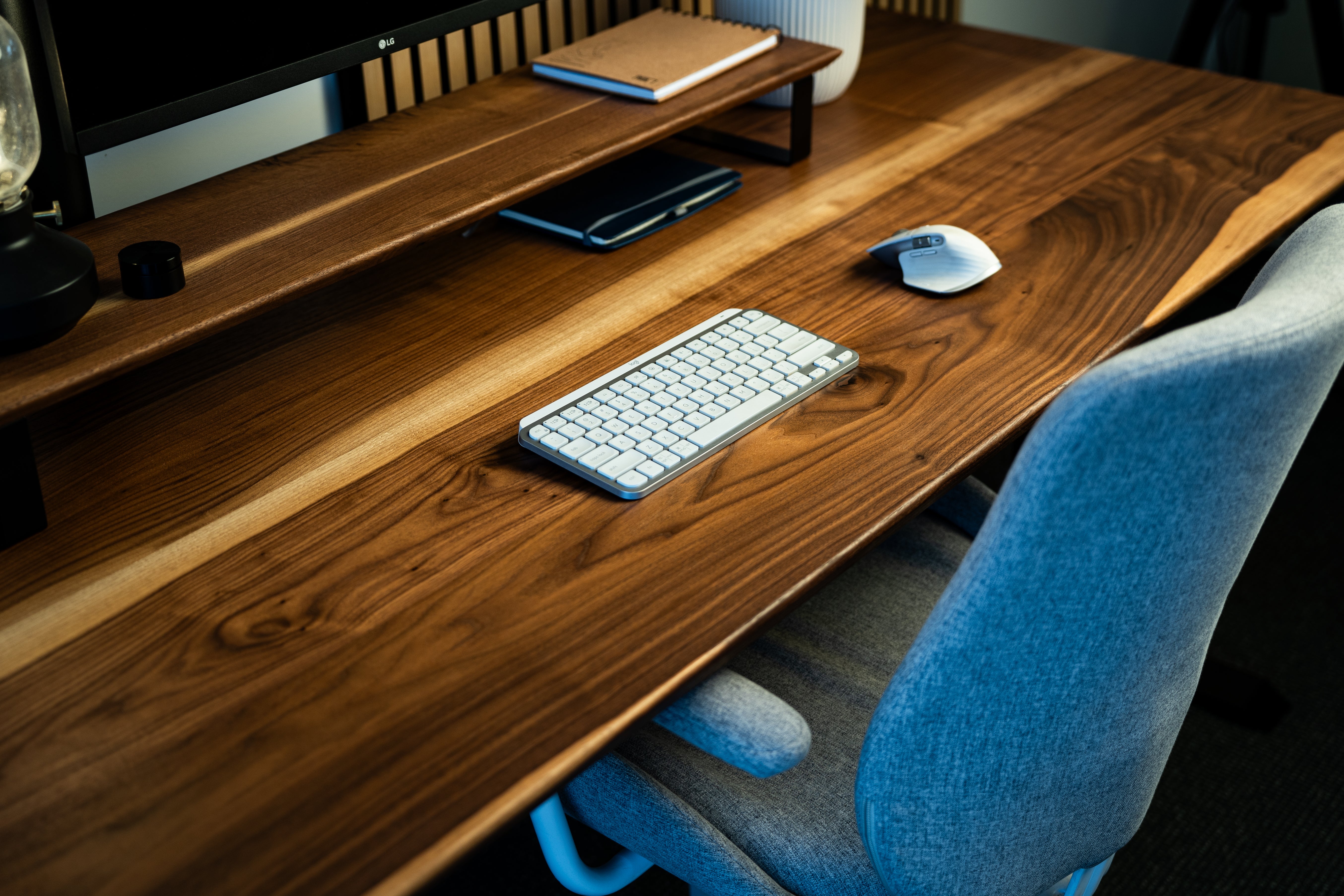 The Rise of Well-being: Why Height-Adjustable Standing Desks Are Transforming Our Health