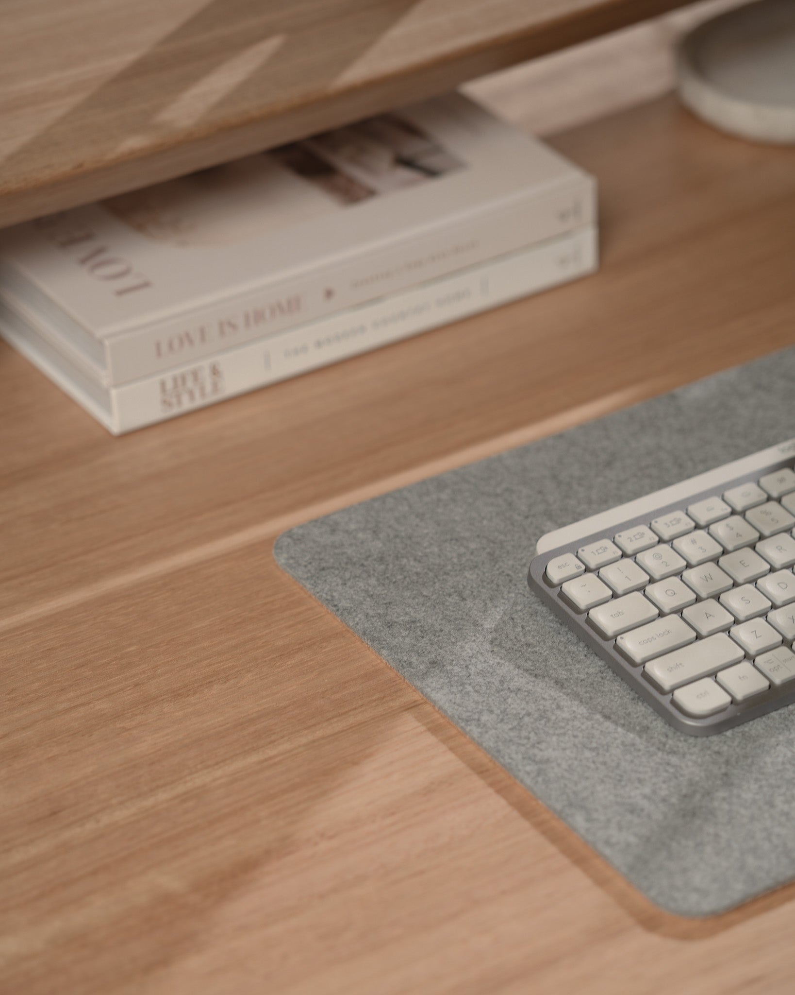 Upwood Pro Standing Desk - Tasmanian Oak Hardwood White